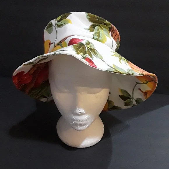 VTG. SAKS FIFTH AVENUE  MADE IN ITALY 100% COTTON FRUIT  PRINT DESIGN  HAT VTG. SAKS FIFTH AVENUE MADE IN ITALY 100% | Mercari main image 2